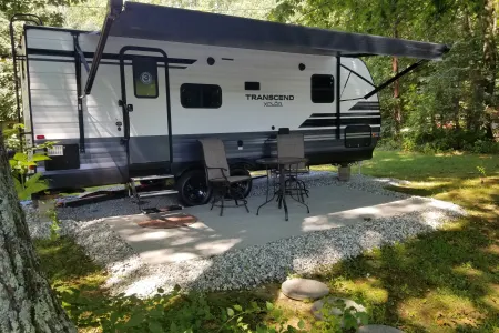 27' Travel Trailer – Easy Camping for Family Adventures in New England