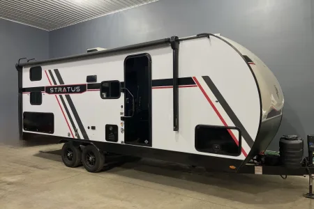 Fully Loaded 2025 Venture Stratus | Bunkhouse | Easy Set-up | Sleeps 4-6