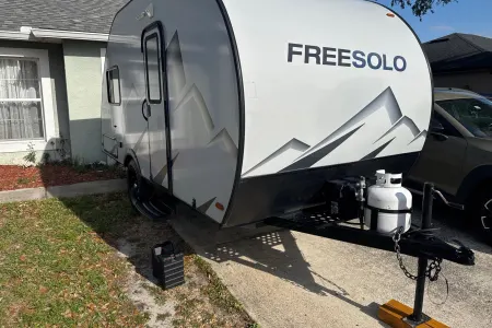 Fully Stocked 2022 Free Solo | Cozy Small Lightweight Sleeps 4
