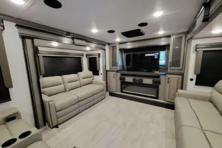 Montana Legacy | Large. Luxurious & Modern RV with 5 slide outs