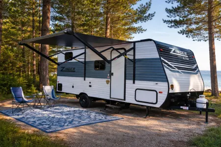 2024 Crossroads RV Zinger Lite - Sleeps 7!