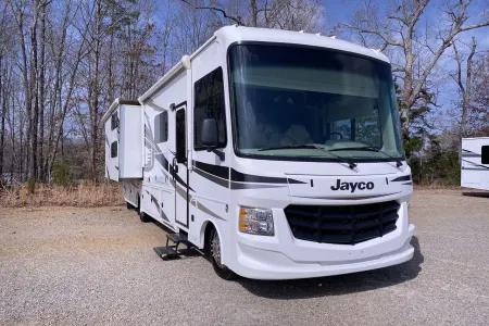 2018 Jayco Motorhome sleeps 10!