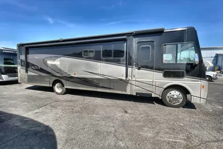 2019 Winnebago Sunova 36Z – Luxury Class A with 1.5 Baths