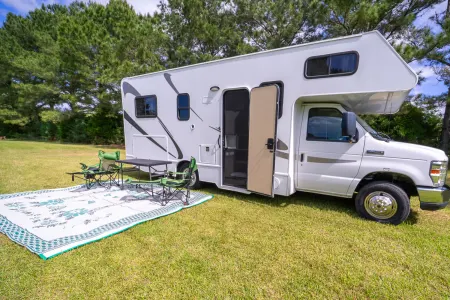 Clean Easy to drive  Thor Majestic 23A Class C complete w Everything