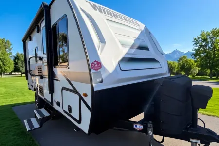 T6 - 2022 Winnebago Micro Minnie -  STARLINK WiFi Equipped!