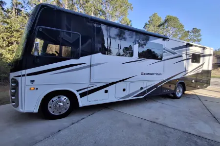 Your HOME AWAY FROM HOME - Georgetown 5 Series GT5 36B5