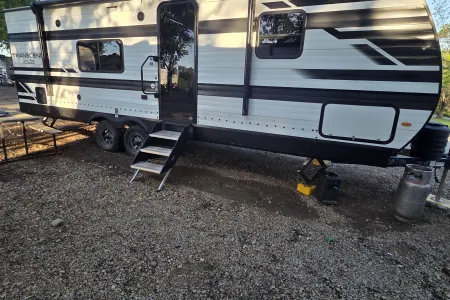 ​2024 Transcend Xplor 247BH: Modern Luxury for Your Next Family Adventure