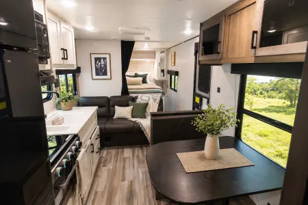 The Woodland Wanderer - 2024 Jayco, Generator Available!