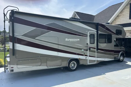 Forest River Sunseeker CHTN2484