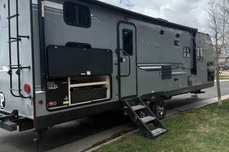 Venture RV Stratus Bunkhouse Travel Trailer – Perfect Family Getaway