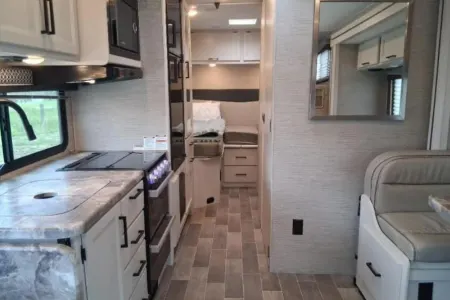 2023 Thor Chateau 25V