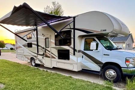 Family Sized, Clean RV