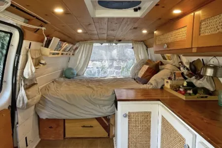 Nomade Cosy – Van Aménagé Simple