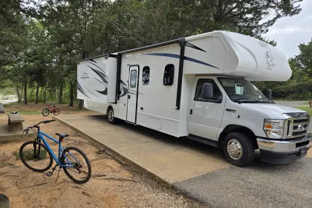 Clean, Pet-Free Family RV w/ Bunks+ Popcorn Movie Night!