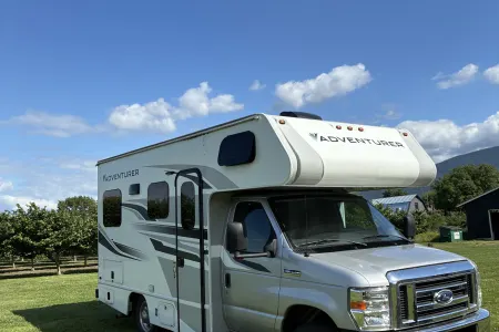 Emma's 2021 Ford 19ft motorhome