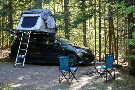 Minivan avec tente de toit (2 personnes)