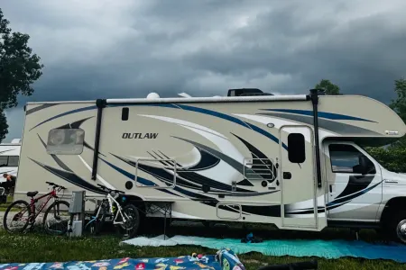 2017 Thor MotorCoach Outlaw 29H