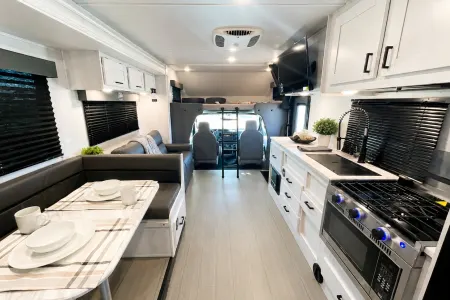2024 East to West Entrada 32' Class C – Sleeps 8 | Fully Stocked | Easy t