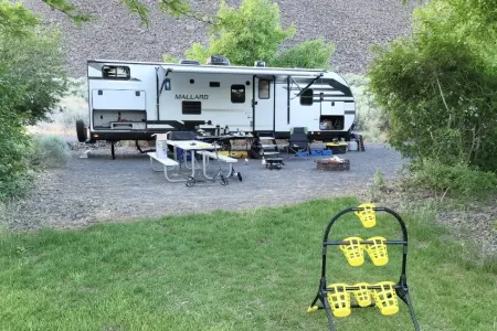 Comfortable 26' Mallard Camper – Ready for Your Next Adventure