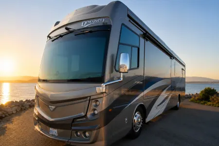❦ Discovery Pie ❦ Luxury Class A • Sleeps 9 • Full Living Area