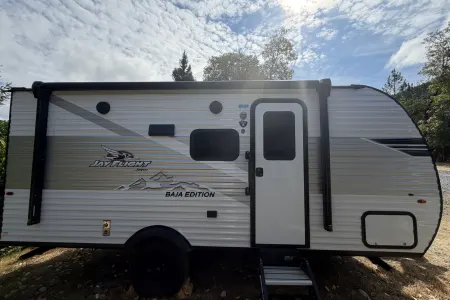 Cozy 2025 Jayco Jay flight- Family-Friendly Adventure Trailer!