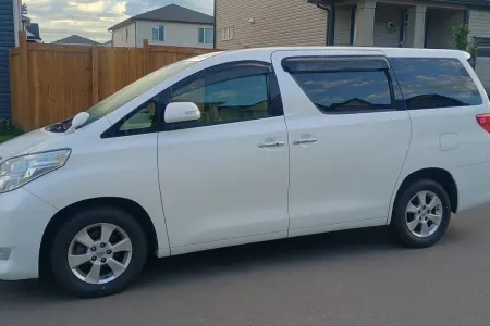 #4 Toyota Camper (8 seats/2 sleeps) Queen bed, Airport pickup