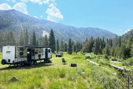 Sun Valley Adventure HQ | 2022 Coleman 2755BH | Solar | Sleeps 8