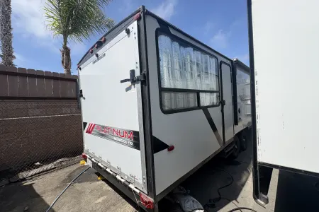 T11 - 2022 Forest River Wildwood FSX PLATINUM Toy Hauler