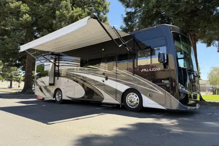 Denali Thor Palazzo  | Add Starlink for $25 per day | Vegas