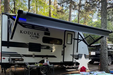 Get ready for adventure! Cute, easy to tow bunk trailer that sleeps 5!