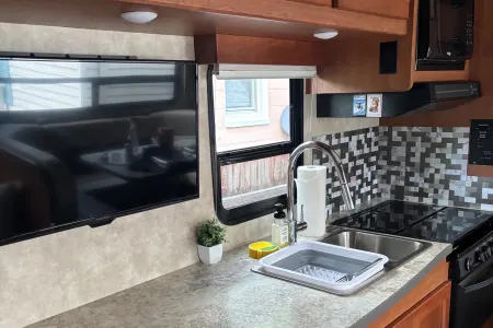 The Adventure Winnie | Solar-Powered • Sleeps 8 • Pet Friendly