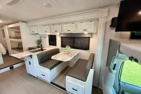 2024 East To West Entrada 3100FB ***Bunks***