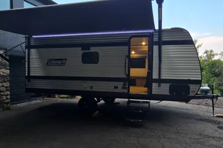 Brand New 2026 Coleman Lantern 19B - Sleeps 6, Bunk Beds
