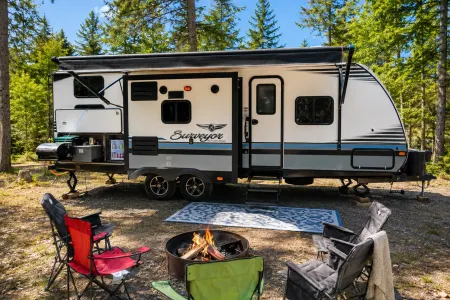 Surveyor 247BH Dog Friendly + Bunkhouse + Island