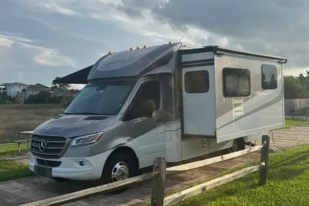 Super Classy (B+) Renegade Mercedes Sprinter w/ Starlink