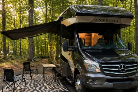 Luxury Mercedes Adventure Coach | Easy to Drive | Sleeps 4 to 5