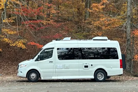 LUXURY MERCEDES ADVENTURE VAN:  PLEASURE-WAY PLATEAU FL