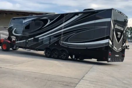 Luxury 5th wheel toy hauler