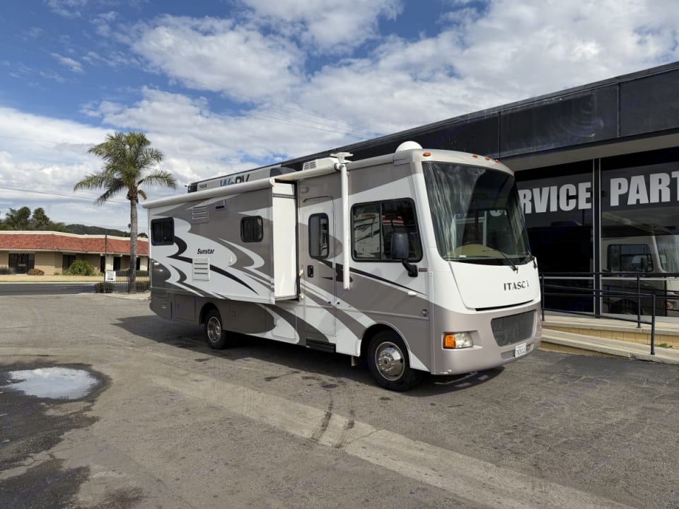 The Sun Chaser · 2013 Class A rental RV