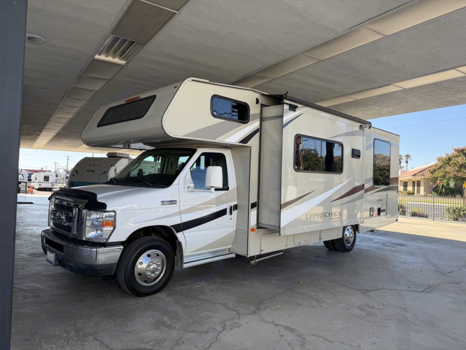 2017 Coachmen Leprechaun rental RV