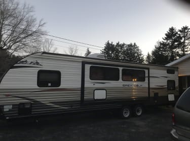 2011 Keystone Passport Travel trailer Rental in Akron, OH | Outdoorsy