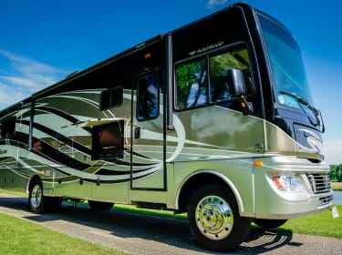 2015 Fleetwood Bounder Class A rental in Rossville, TN