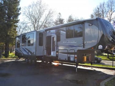 2015 Heartland RVs Road Warrior RT Toy Hauler Fifth-wheel rental in Crownsville, MD