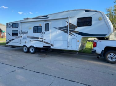 2006 Keystone Cougar Fifth-wheel rental in Humphrey, NE