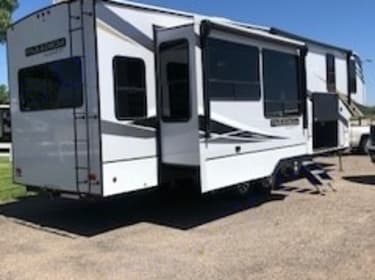 2022 Alliance Paradigm Fifth-wheel rental in Thornton, CO