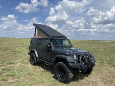 2016 Jeep Rubicon Pop-top Camper van rental in Kailua-Kona, HI