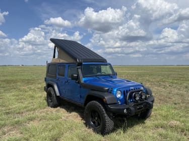 2016 Jeep Rubicon Pop-top Camper van rental in Kailua-Kona, HI