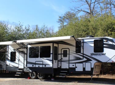 2016 Grand Design Momentum Toy Hauler Fifth-wheel rental in Kingston, TN