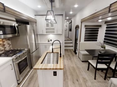 2022 Forest River Prime time Crusader 382mbh Fifth-wheel rental in Davenport, FL