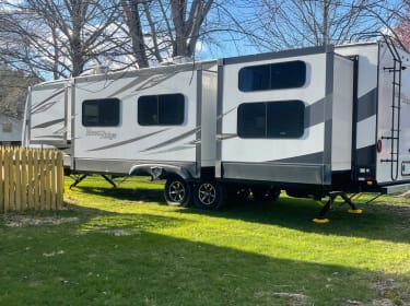 2020 Highland Ridge RV Mesa Ridge Travel trailer rental in Farmer City, IL